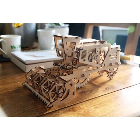 Mechanical 3D Puzzle UGEARS Combine Harvester Preview 5